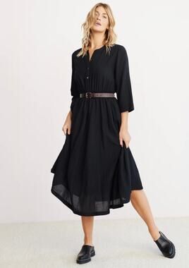 Jenni Kayne s black seersucker midi shirt dress